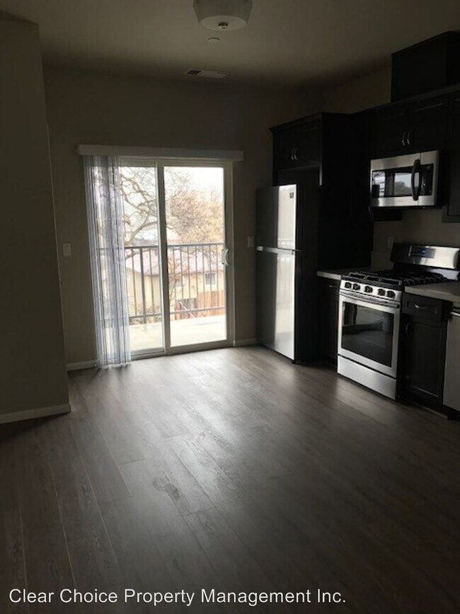 Building Photo - 3 br, 2 bath Apartment - 3548 Oak Street #203
