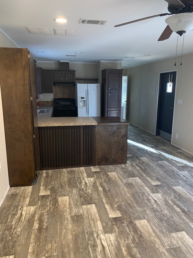 Building Photo - Early Bird Estates Unit #8