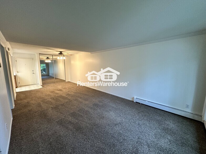 Building Photo - 1601 N Innsbruck Dr