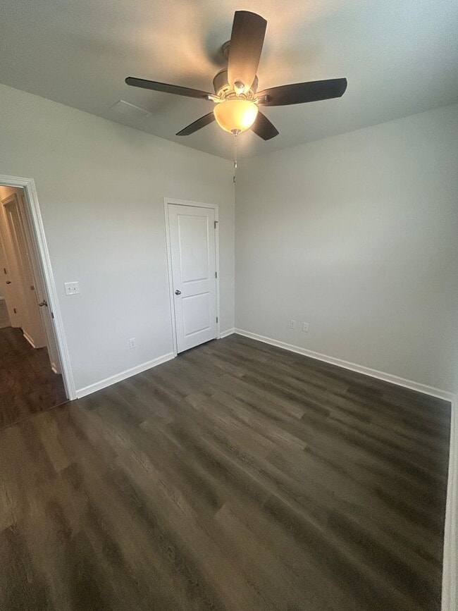 Building Photo - 304 Emery Oak Dr