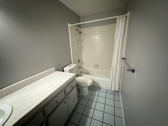 Building Photo - West-End Ramona 3BR Ranch on 2 Acres – Easy Poway Commute