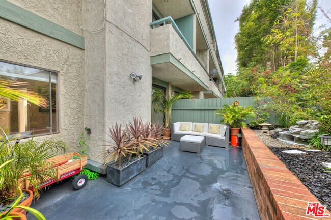 Building Photo - 2663 S Centinela Ave