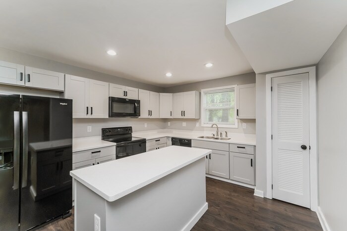 Building Photo - 1033 Gaither Pl NW