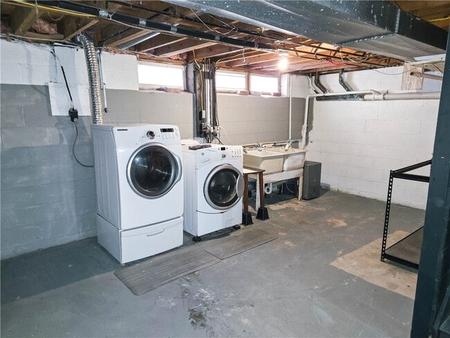 Building Photo - 512 Bromley Rd