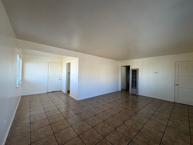 Building Photo - P363