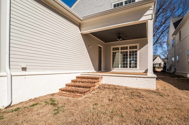 Building Photo - 1117 E Irvin Dr