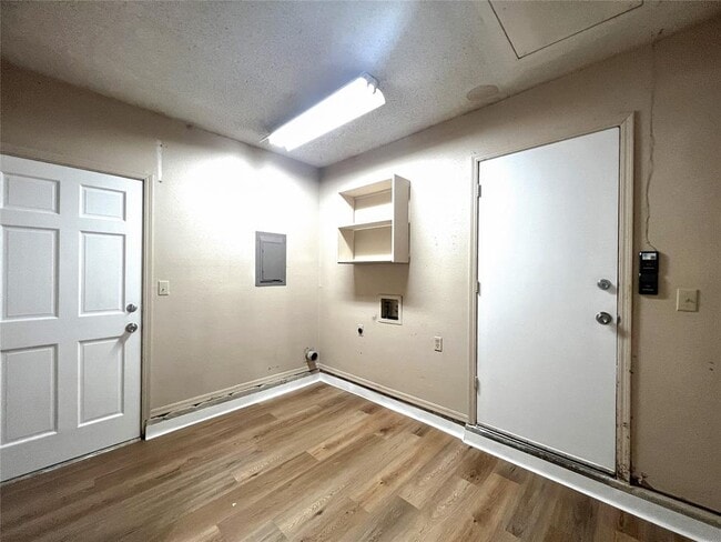 Building Photo - 1024 S Highland Dr