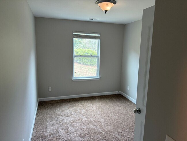Building Photo - Modern Townhome in Steele Creek – Walkable...