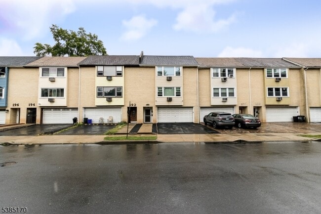 Building Photo - 190 Park St