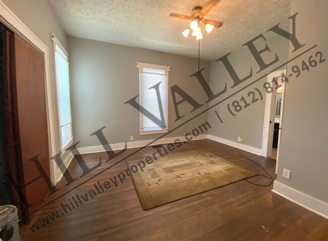 Building Photo - Three Bedroom House