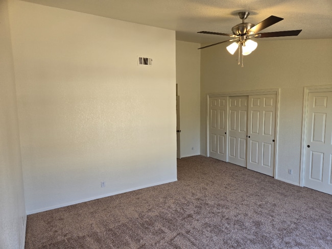 Building Photo - 652 Shady Ln