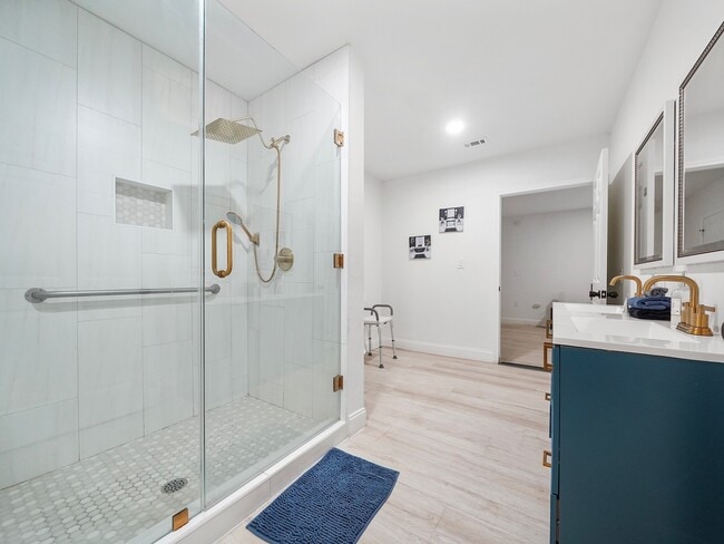 Building Photo - 8007 Beluche Dr