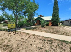 Building Photo - CUTE 2 bedroom, 1 bath home AVAILABLE NOW!