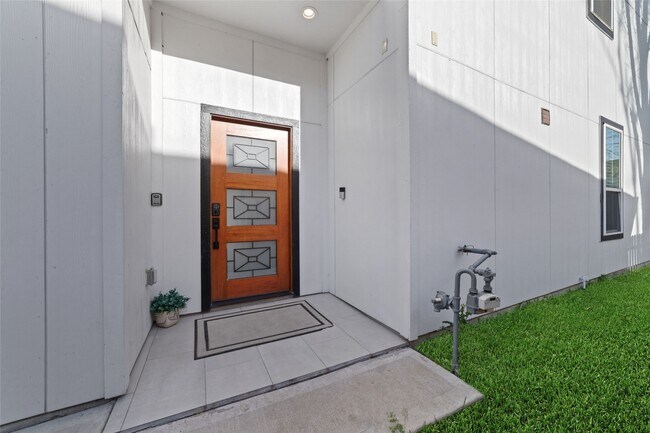 Building Photo - 3818 Lynnfield St