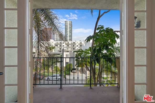 Building Photo - 1225 Armacost Ave