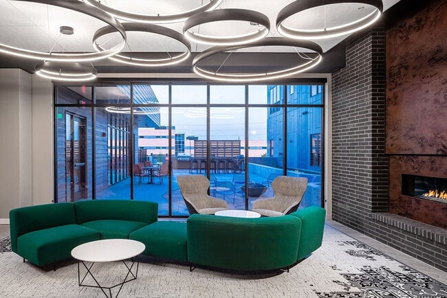 Building Photo - 1400 E Walnut St