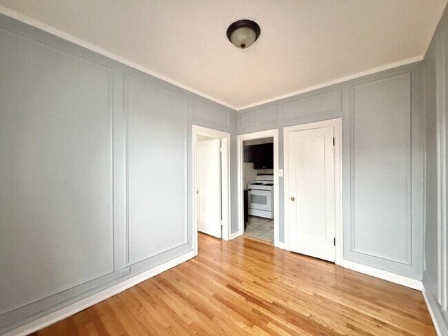 Building Photo - 1369 W Estes Ave