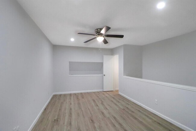 Building Photo - 5929 Queensloch Dr