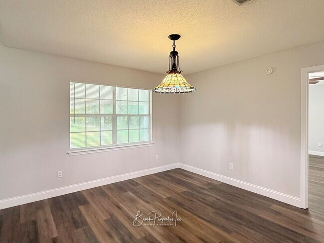 Building Photo - 2520 Southern Oaks Dr