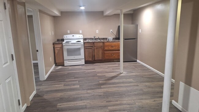 Building Photo - 313 Lowry Ave NE