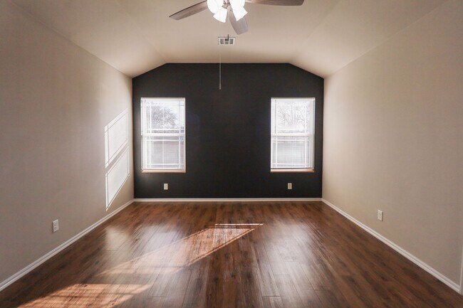 Building Photo - 3 Bed | 2 Bath in Broken Arrow!