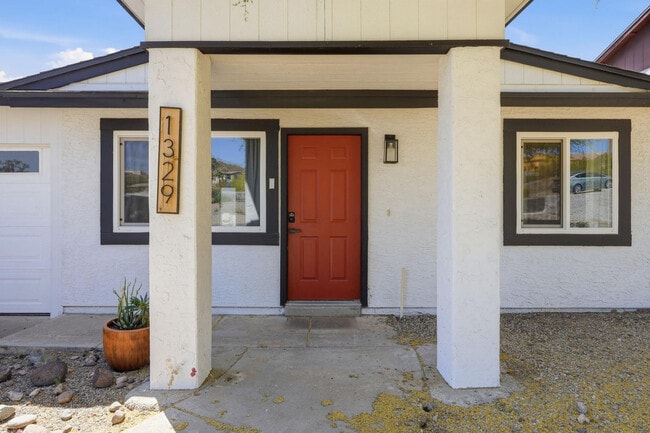 Building Photo - 1329 E Cholla St