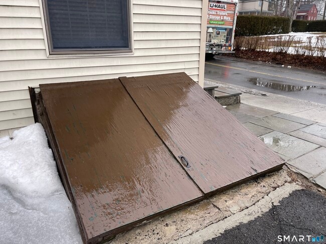 Building Photo - 80 Grassy Plain St