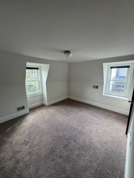 Building Photo - 4616 Spruce St