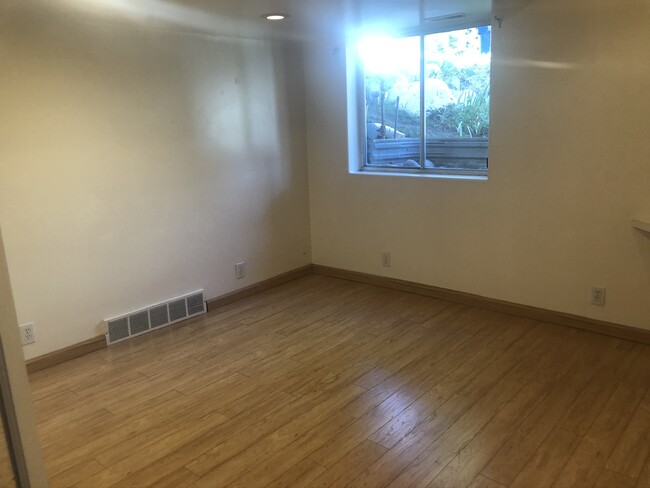Building Photo - 1349 E 5150 S