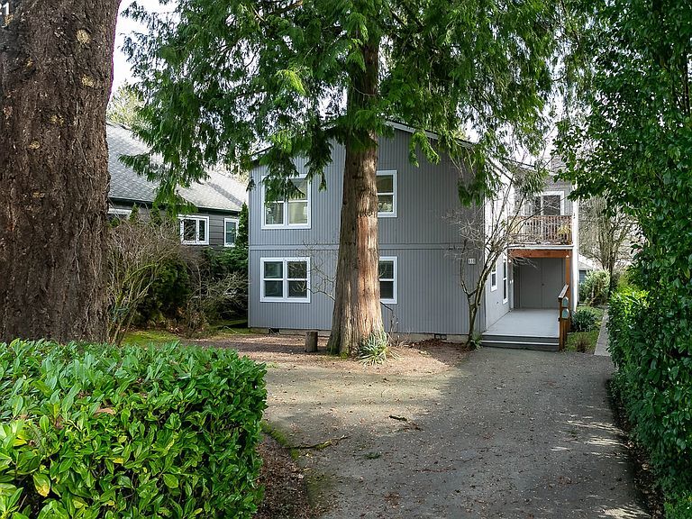 Private entry, parking and garden space - 615 6th St