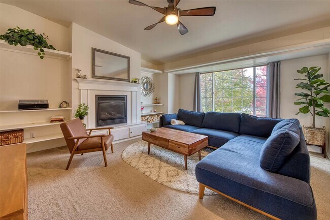 Building Photo - Spacious 4 bed/ 3 bath Hamilton Home