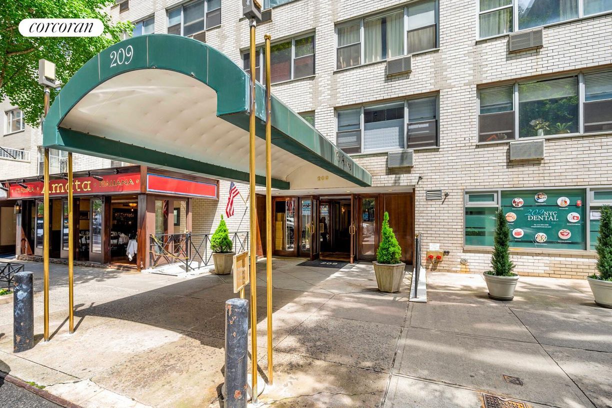 Building Photo - 209 E 56th St