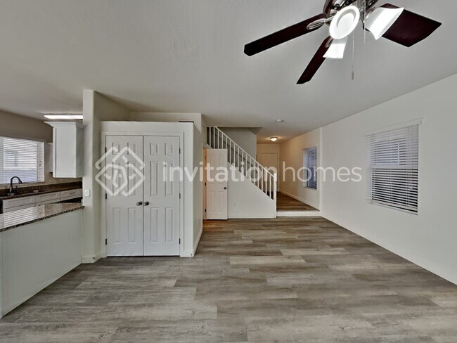 Building Photo - 4121 W Irwin Ave