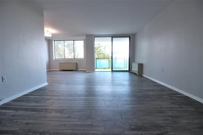 Building Photo - 10401 Grosvenor Pl