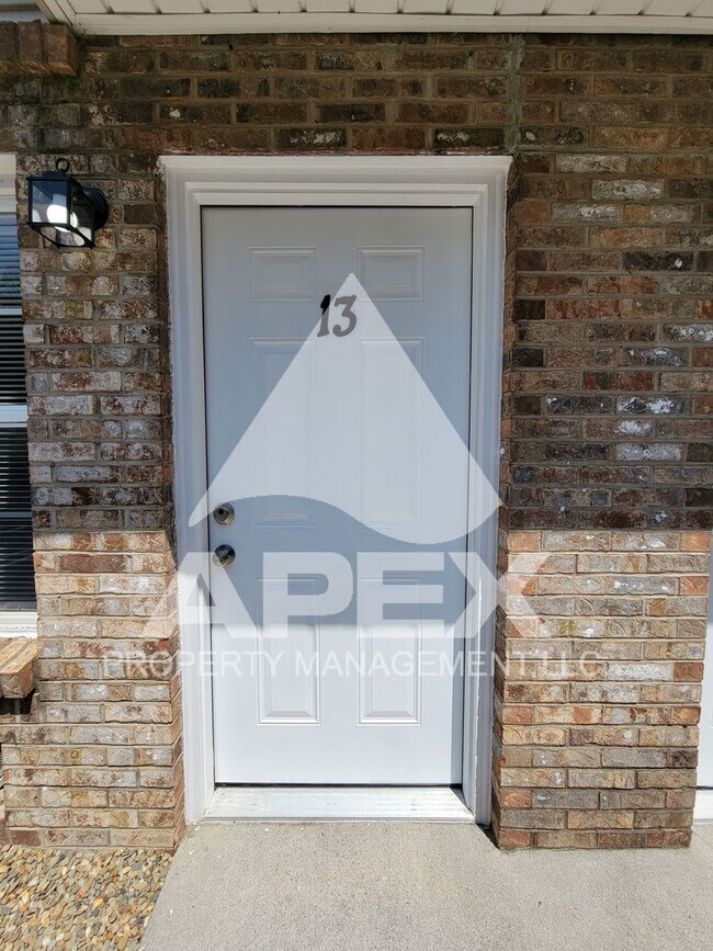 Building Photo - Newly Renovated - Alcoa Studio Apartments – Convenient Location!