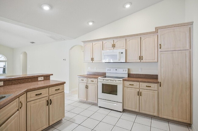 Building Photo - Palm Harbor Pool Home