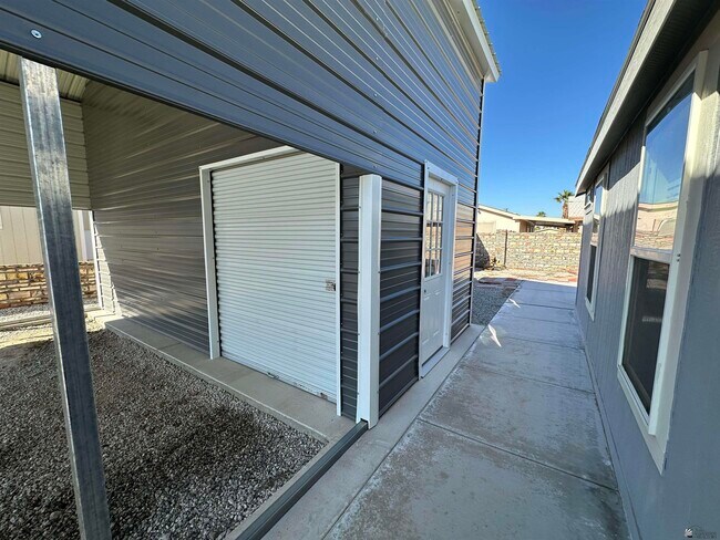 Building Photo - 13432 E 53rd St