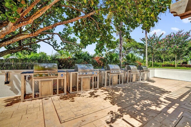 Building Photo - 21205 Yacht Club Dr