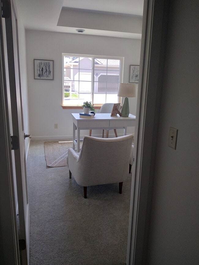 Building Photo - 2701 Pond Dr