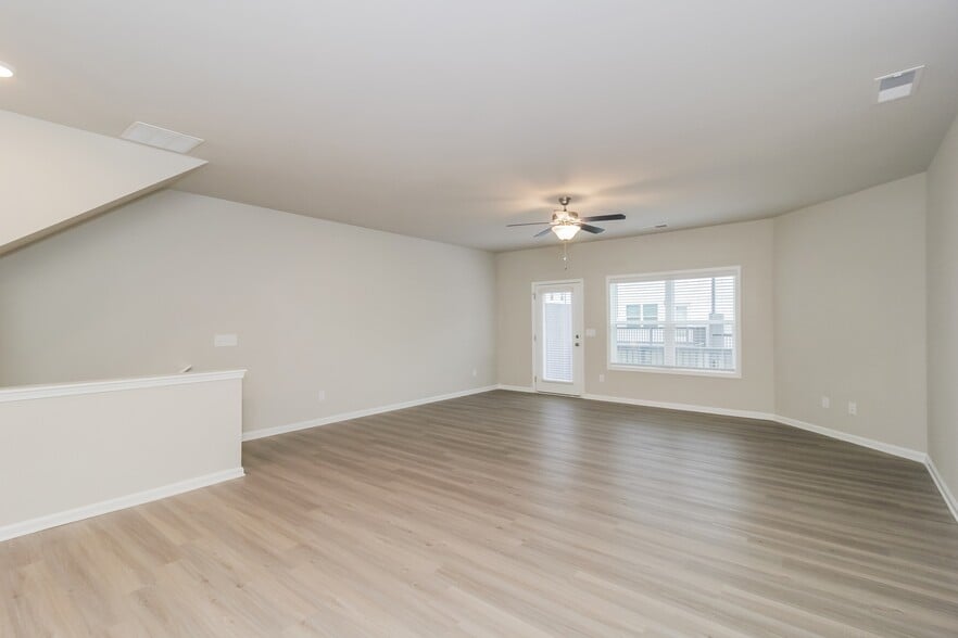 Building Photo - 807 Calvin Pk Dr