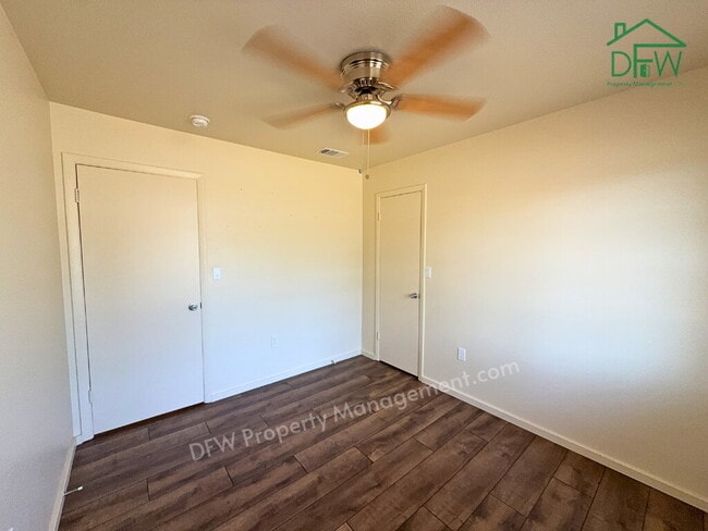 Building Photo - Charming 3-Bedroom Haven in Euless - Stainless Appliances, Large Fenced Yard