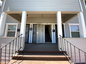 Building Photo - One Bedroom Apartment in Downtown Stockton