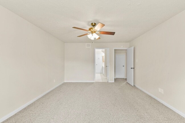Building Photo - 3735 Pineleaf Dr