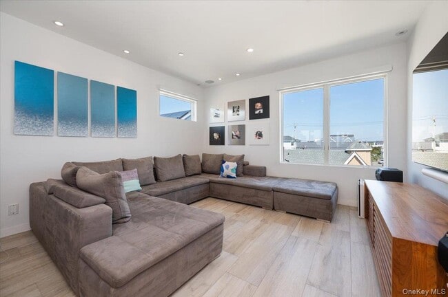 Building Photo - 11 Michigan St