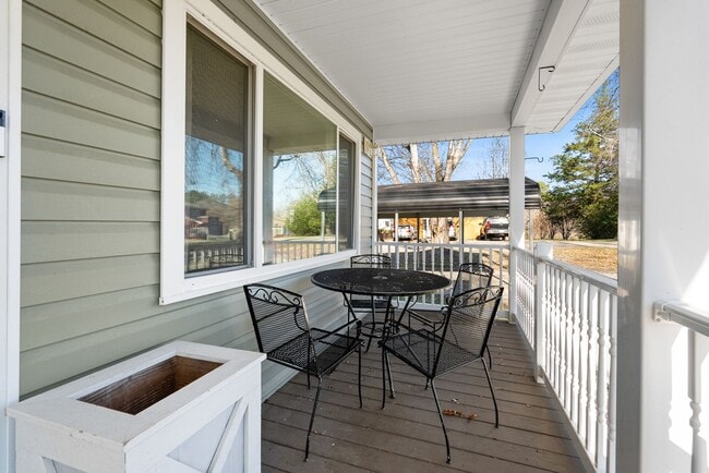 Building Photo - 3-Bedroom in Town of Farmville with One-Le...
