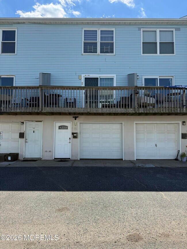Building Photo - 15 Beachway Ave