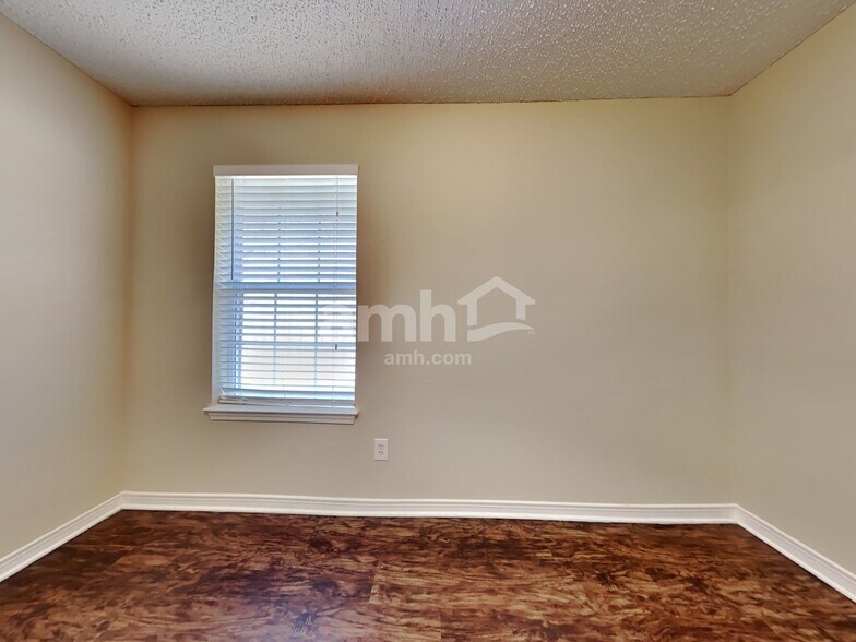 Building Photo - 1288 Summit Oaks Dr W