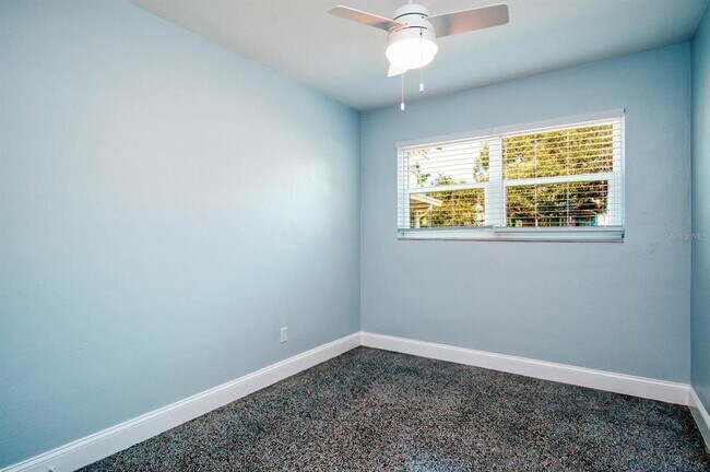 Building Photo - 4104 W Lawn Ave