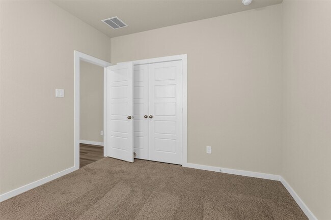 Building Photo - 18095 Martin Pines Dr