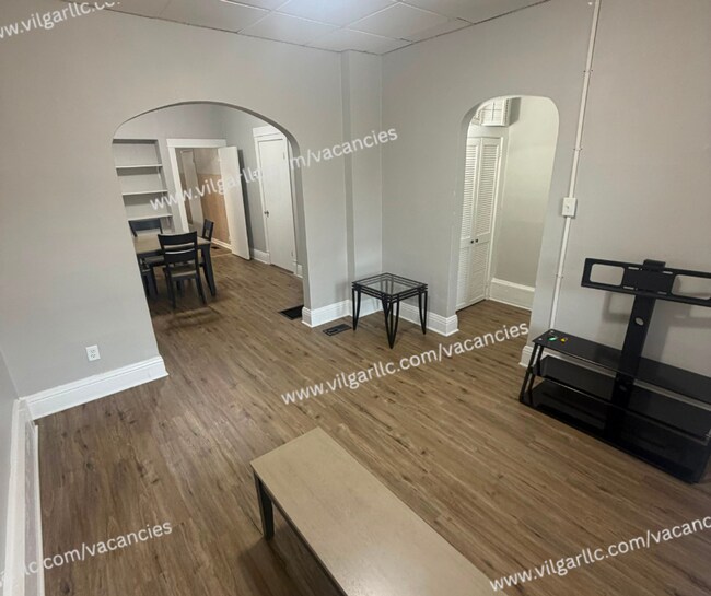 Building Photo - 4856 Magoun Ave
